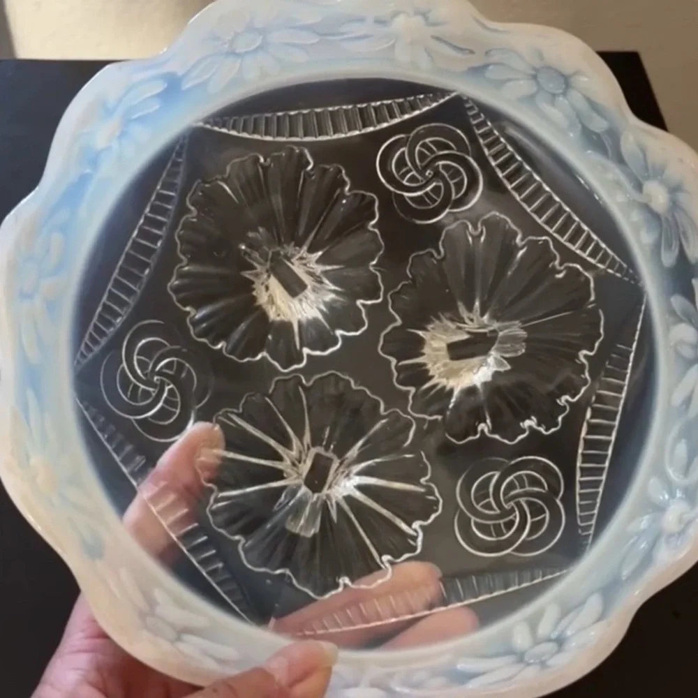 Antique Northwood Ruffles & Rings Daisies Celtic Knots Opalescent bowl